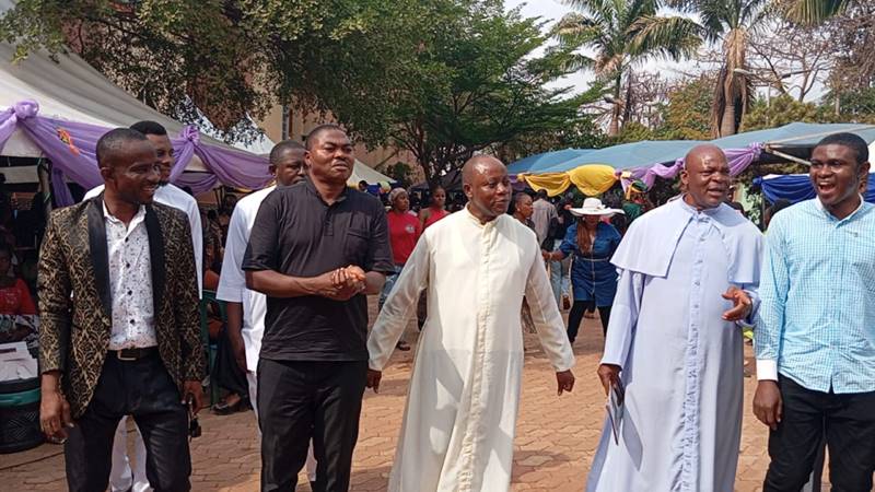 THE VICE CHANCELLOR AND MANAGEMENT TEAM DANCING IN CELEBRATION OF THE MATRICULATING STUDENTS.